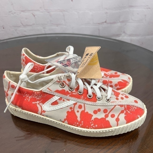 TRETORN canvas sneakers new with tag size 6 - Picture 1 of 14